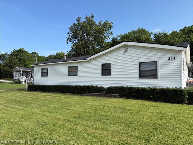 211 E Woodson Avenue, Bonanza, AR 72916
