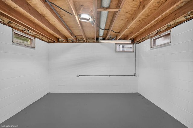 740 Hall Avenue, Waterloo, IA 50703