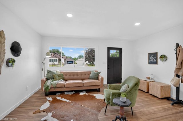 740 Hall Avenue, Waterloo, IA 50703