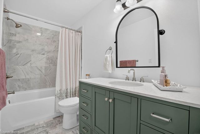 740 Hall Avenue, Waterloo, IA 50703
