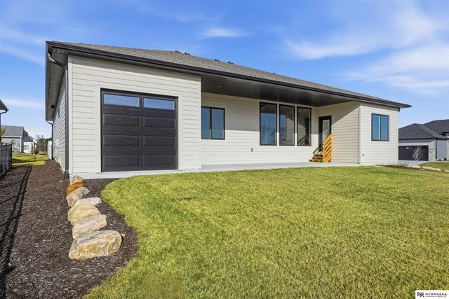 8853 Calamus River Road, Lincoln, NE 68520