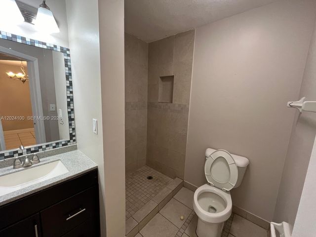 8020 Fairview Dr 301, Tamarac, FL 33321