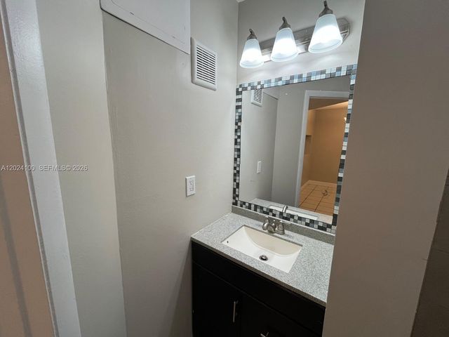 8020 Fairview Dr 301, Tamarac, FL 33321