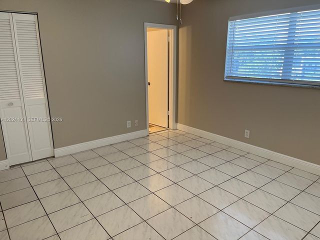 8020 Fairview Dr 301, Tamarac, FL 33321