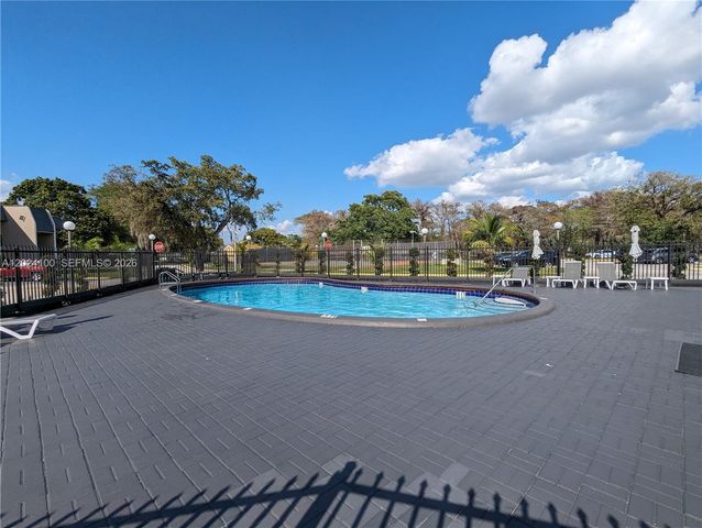 8020 Fairview Dr 301, Tamarac, FL 33321