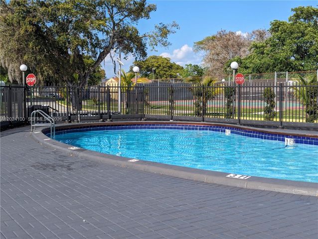 8020 Fairview Dr 301, Tamarac, FL 33321