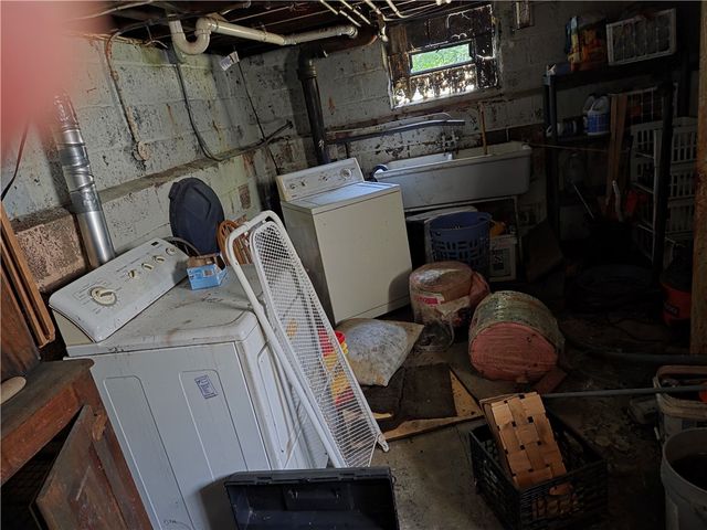 2112 Lake Avenue, Rochester, NY 14615