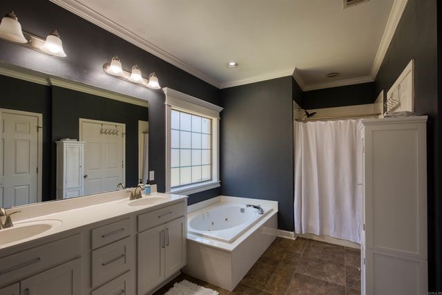 159 Lily Dr, Maumelle, AR 72113