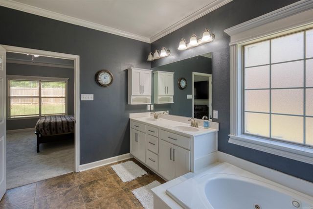 159 Lily Dr, Maumelle, AR 72113