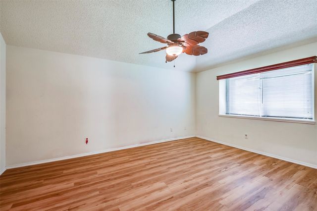 6304 Brookcrest Drive, Arlington, TX 76018