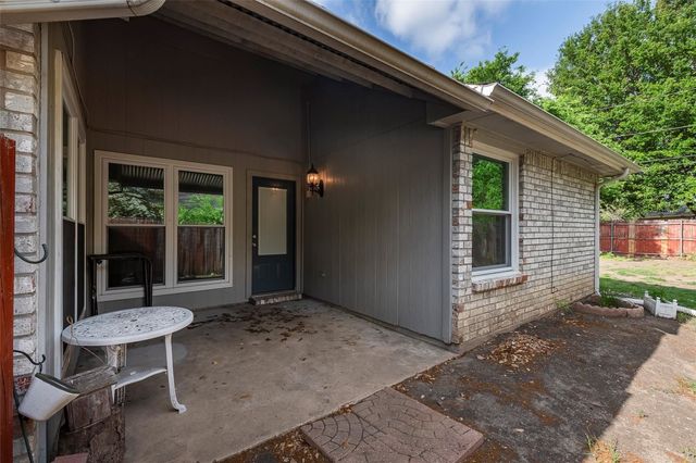 6304 Brookcrest Drive, Arlington, TX 76018