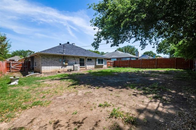 6304 Brookcrest Drive, Arlington, TX 76018
