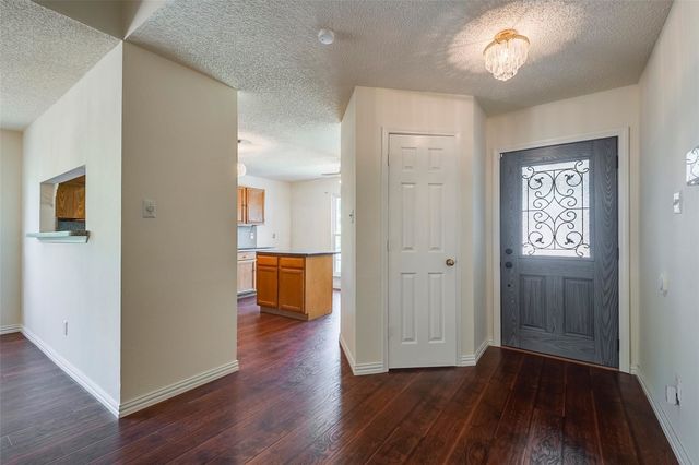 6304 Brookcrest Drive, Arlington, TX 76018
