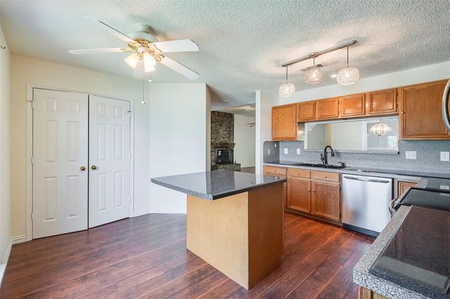 6304 Brookcrest Drive, Arlington, TX 76018