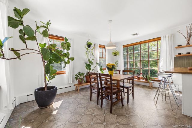 14 Lake Road, Katonah, NY 10536