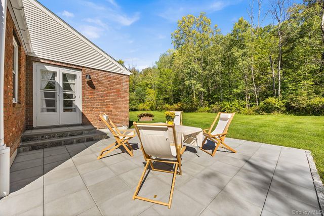 14 Lake Road, Katonah, NY 10536