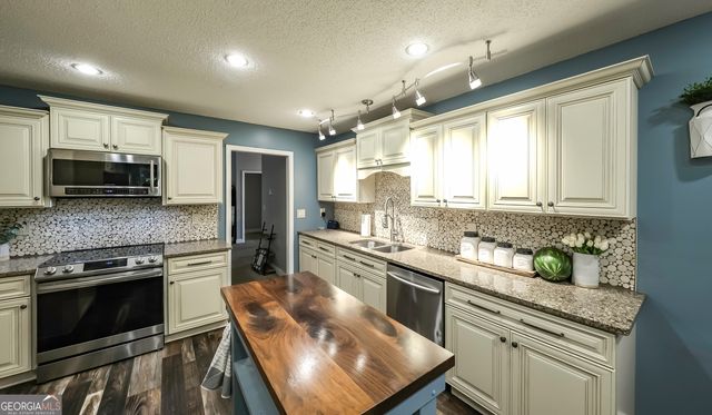 40 Legend Creek Chase Drive, Douglasville, GA 30134