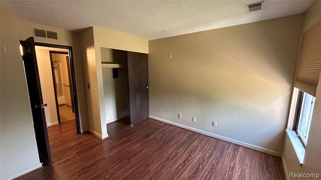 19257 Surrey Lane, Northville, MI 48167
