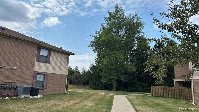 19257 Surrey Lane, Northville, MI 48167