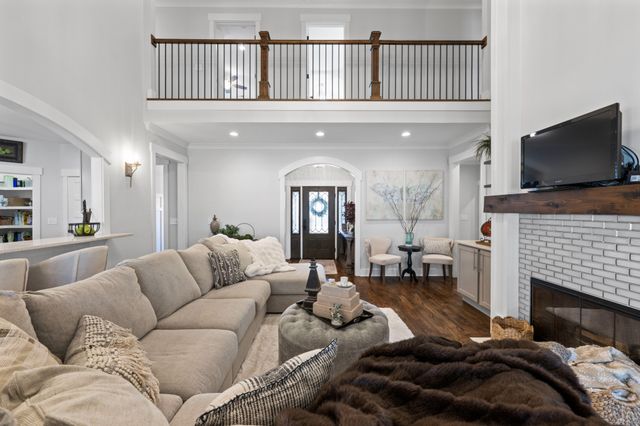 2329 Weeping Willow Dr, Ooltewah, TN 37363