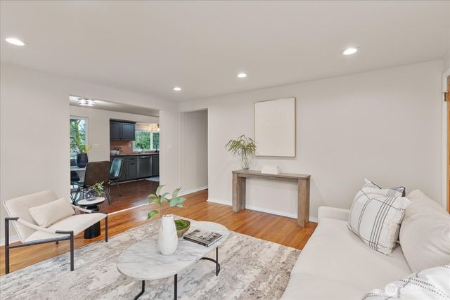 12845 7th Avenue S, Burien, WA 98168