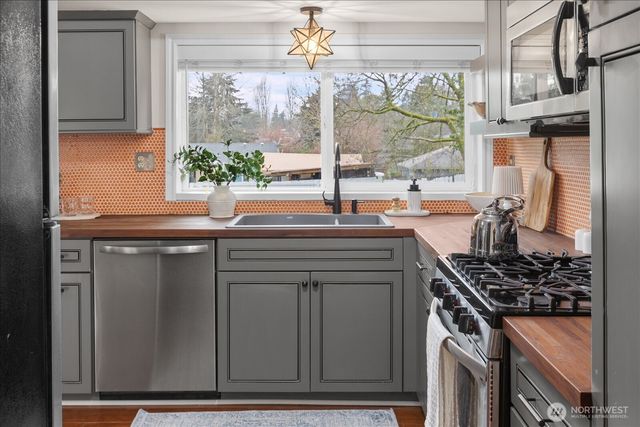 12845 7th Avenue S, Burien, WA 98168