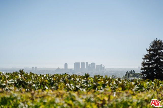 8706 Sunset Plaza Place, Los Angeles, CA 90069