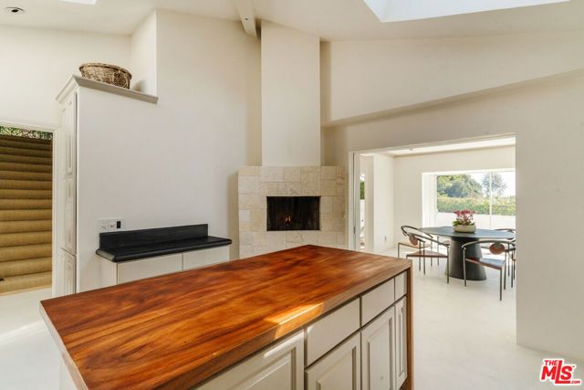 8706 Sunset Plaza Place, Los Angeles, CA 90069