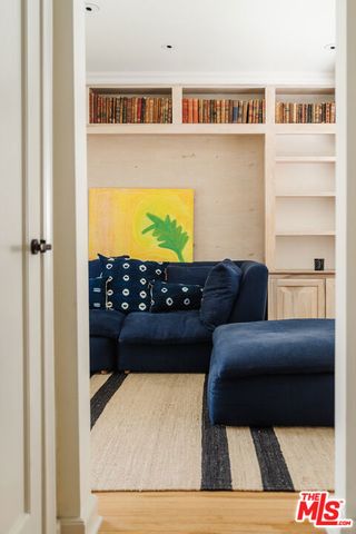 8706 Sunset Plaza Place, Los Angeles, CA 90069