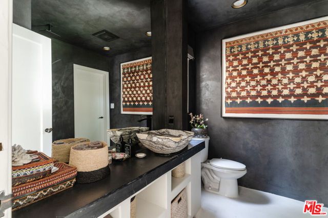 8706 Sunset Plaza Place, Los Angeles, CA 90069