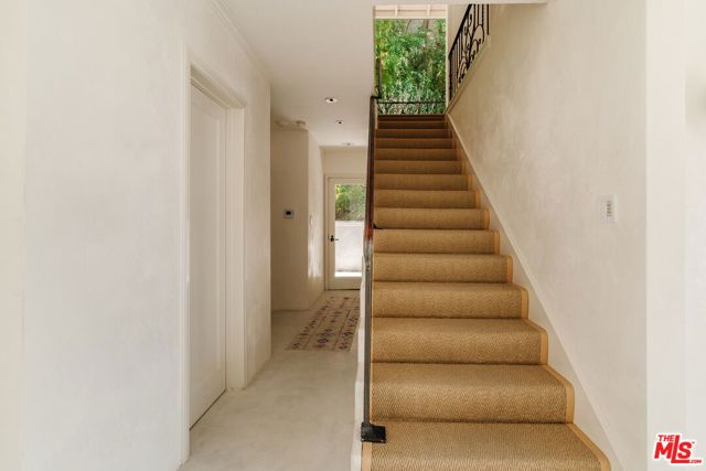 8706 Sunset Plaza Place, Los Angeles, CA 90069