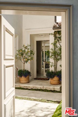 8706 Sunset Plaza Place, Los Angeles, CA 90069