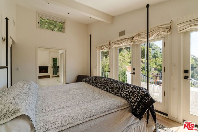8706 Sunset Plaza Place, Los Angeles, CA 90069