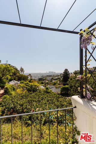 8706 Sunset Plaza Place, Los Angeles, CA 90069