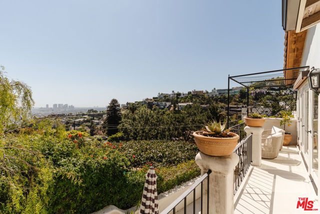 8706 Sunset Plaza Place, Los Angeles, CA 90069