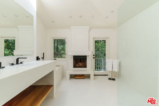 8706 Sunset Plaza Place, Los Angeles, CA 90069