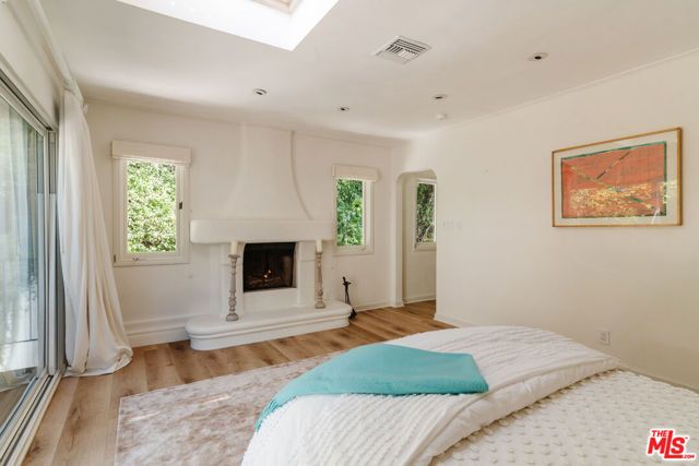 8706 Sunset Plaza Place, Los Angeles, CA 90069