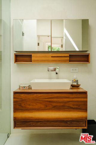 8706 Sunset Plaza Place, Los Angeles, CA 90069
