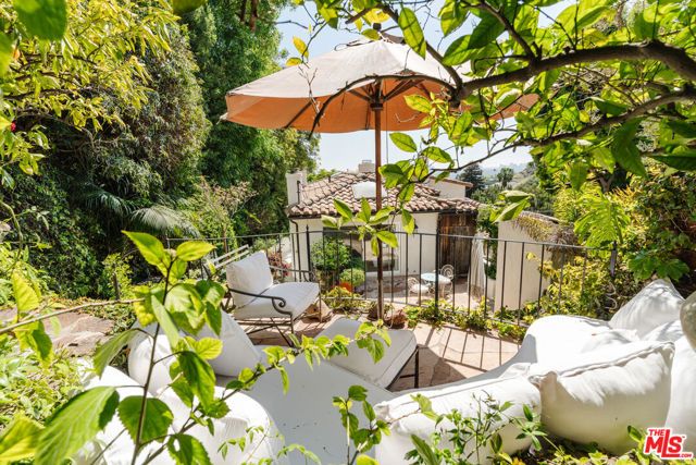 8706 Sunset Plaza Place, Los Angeles, CA 90069