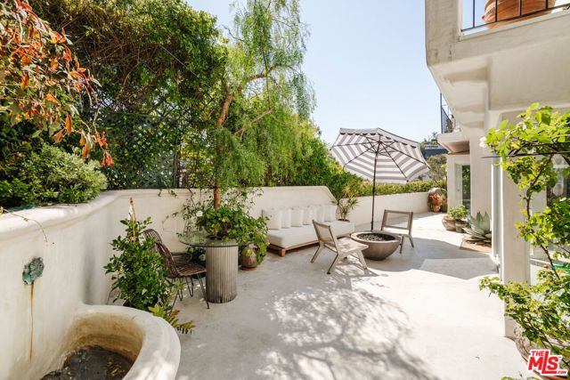 8706 Sunset Plaza Place, Los Angeles, CA 90069