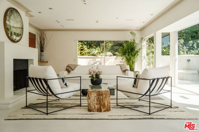 8706 Sunset Plaza Place, Los Angeles, CA 90069