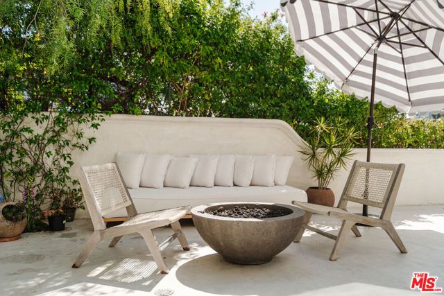 8706 Sunset Plaza Place, Los Angeles, CA 90069