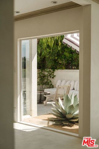 8706 Sunset Plaza Place, Los Angeles, CA 90069
