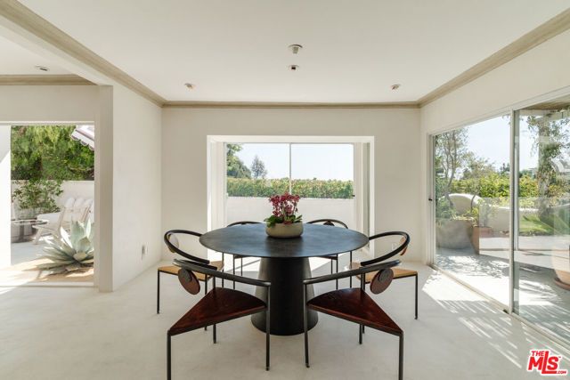 8706 Sunset Plaza Place, Los Angeles, CA 90069