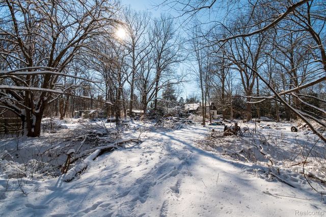 20509 CLARK Road, New Boston, MI 48164