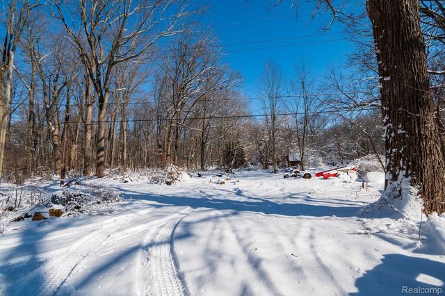 20509 CLARK Road, New Boston, MI 48164