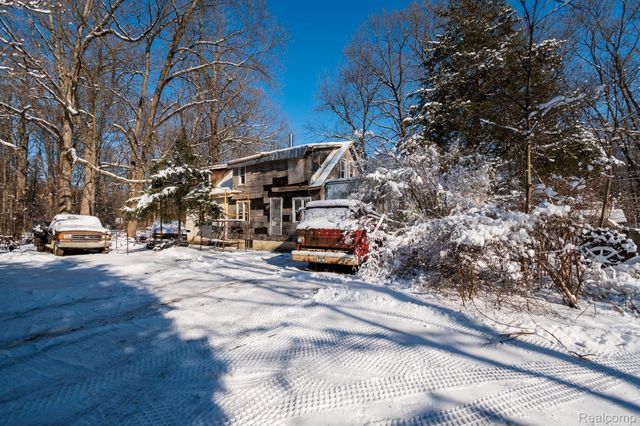 20509 CLARK Road, New Boston, MI 48164