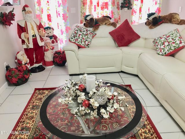 412 George Washington Drive, Dandridge, TN 37725