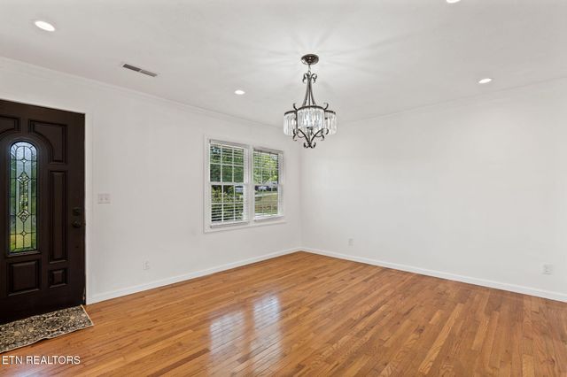 412 George Washington Drive, Dandridge, TN 37725