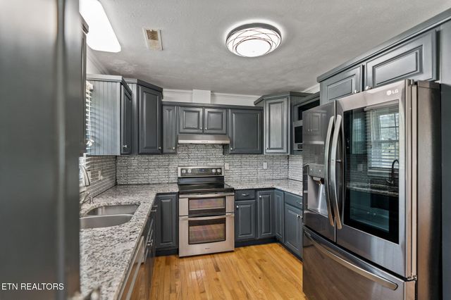 412 George Washington Drive, Dandridge, TN 37725